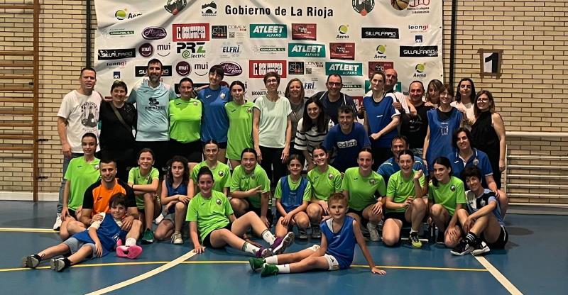 INFANTIL FEMENINO VS FAMILIAS