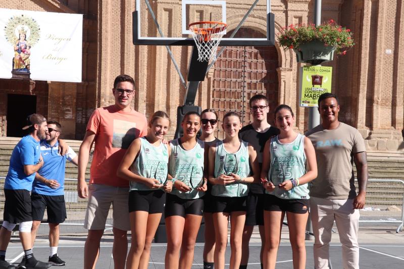 Con un triple en el último segundo que puso a vibrar a toda la plaza se clasificaron para la final Maxibasket. Las infantiles LAAAs Cuatro pelearon en la final demostrando todo el futuro que tienen