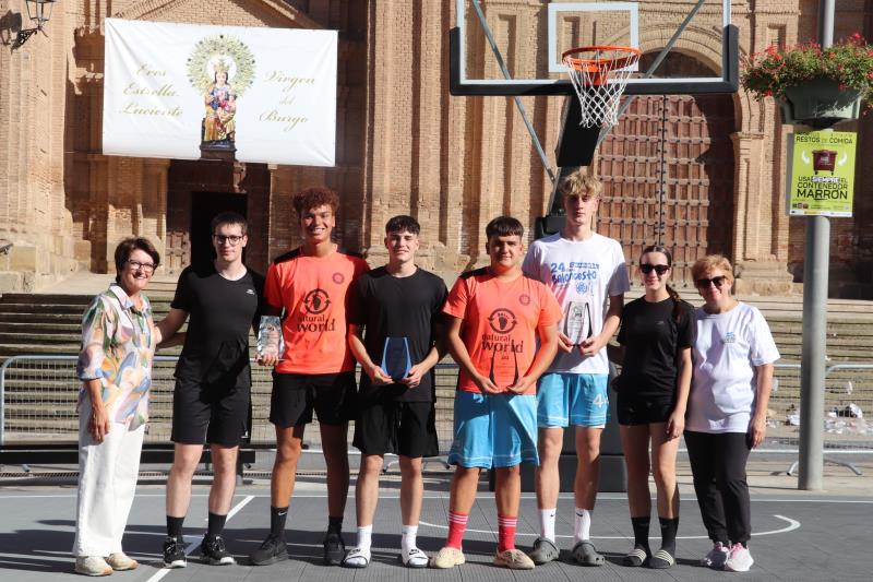 Mucha calidad y poderío físico de CBA y el de la Capi en una gran final para levantar el trofeo de la categoría Sénior. ¡Gran futuro de nuestros amigos del Club Baloncesto Arnedo! ¡Enhorabuena!