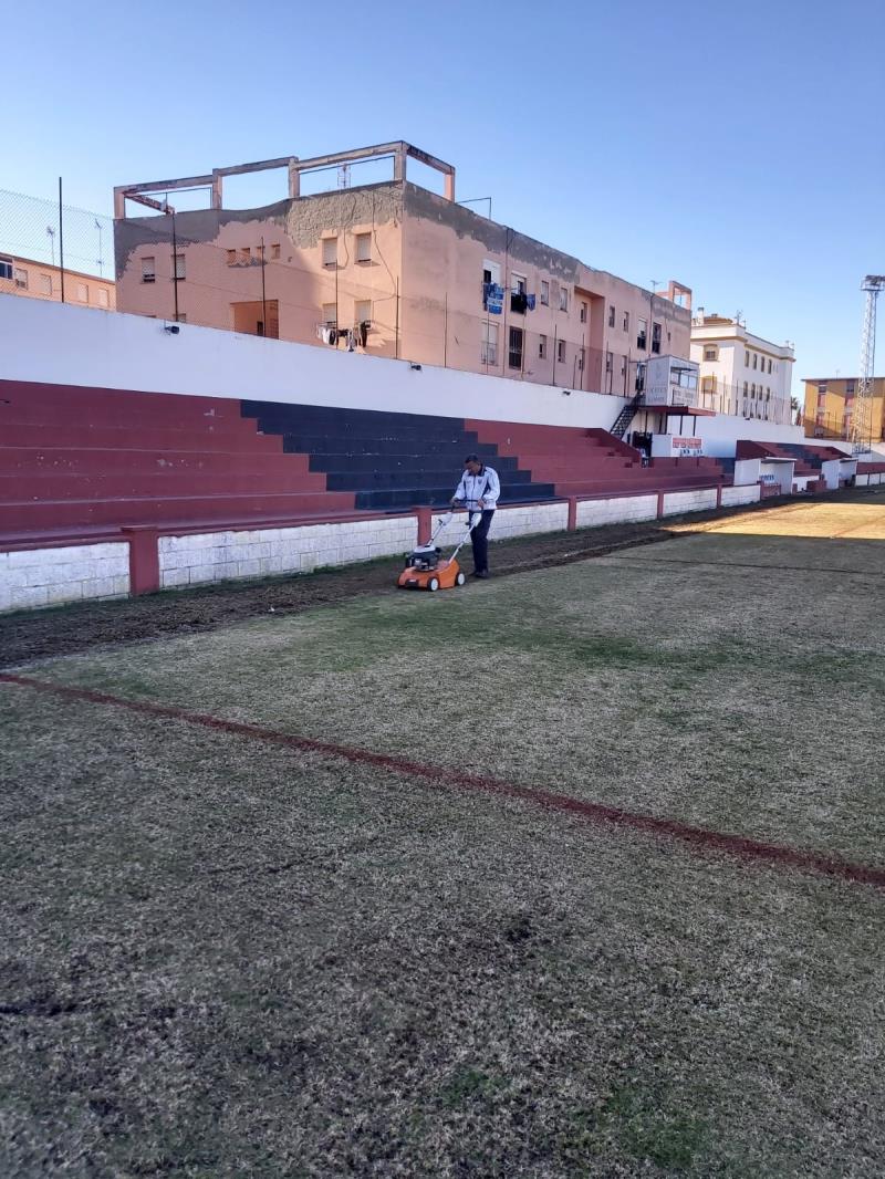 Trabajos resiembra césped Estadio Manuel Bernal Sánchez-Romero