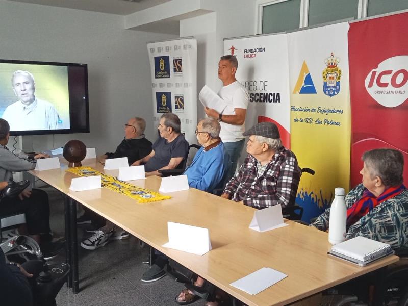LA HISTORIA DE LA UD LAS PALMAS EN LA 9ª SESIÓN DEL TALLER DE REMINISCENCIA CSS EL PINO